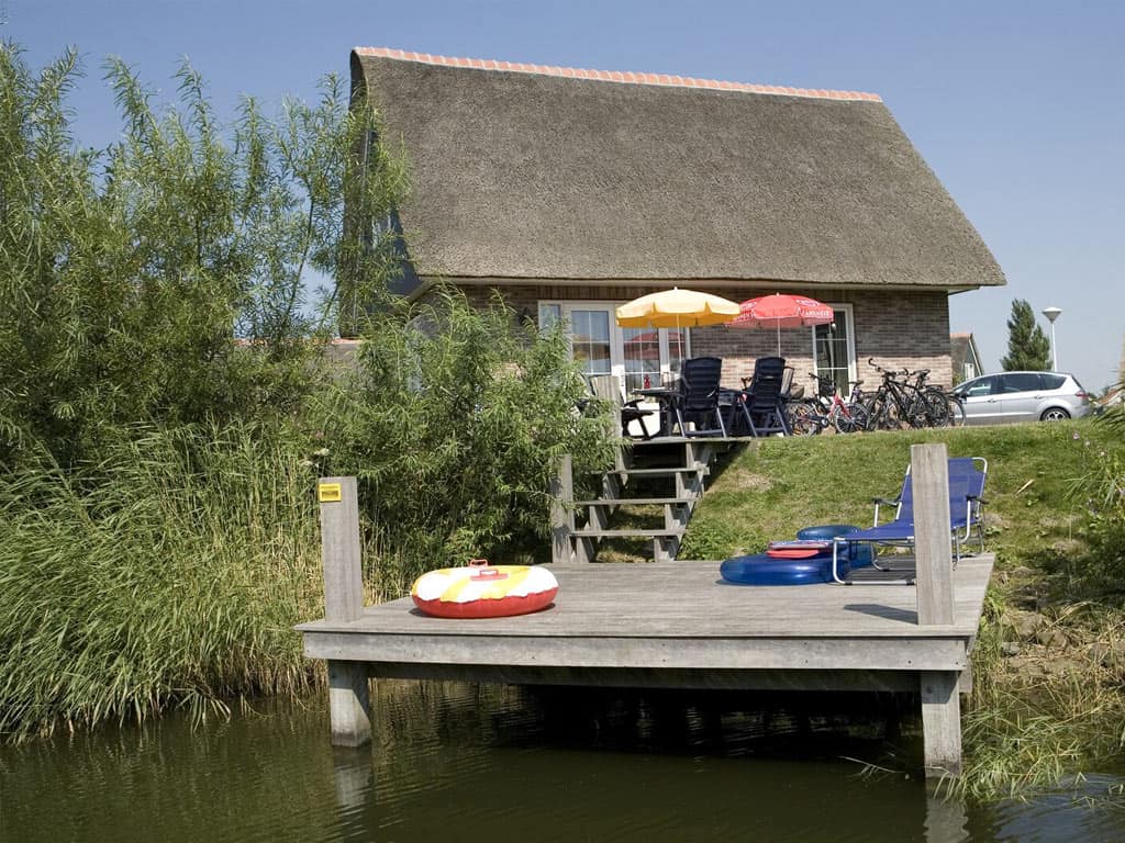 Impressie van de Beachvilla voor 8 personen op Beach Resort Makkum