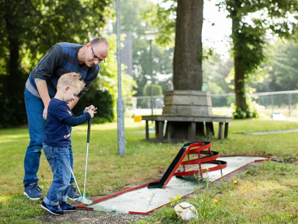 Impressie van de midgetgolfbaan op De Tien Heugten in Drenthe