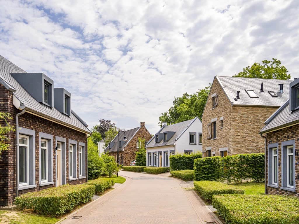Impressie van een paar van de luxe vakantiewoningen op Dormio Resort Maastricht