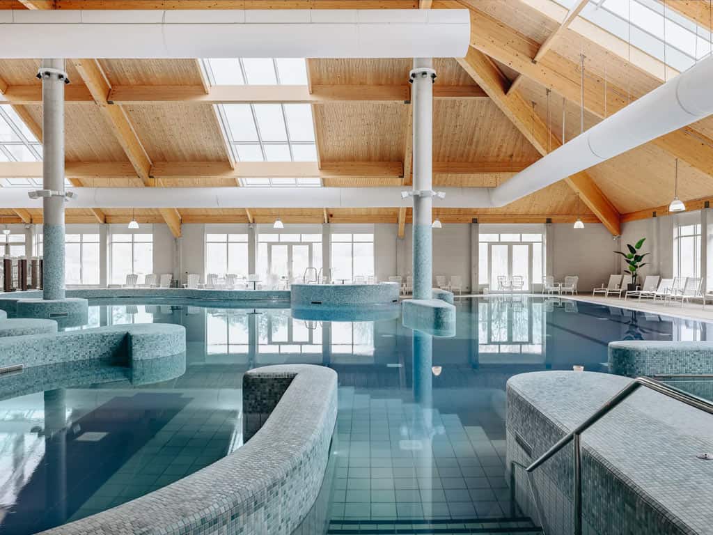 Impressie van het zwembad op Roompot Beach Resort in Nieuwvliet-Bad