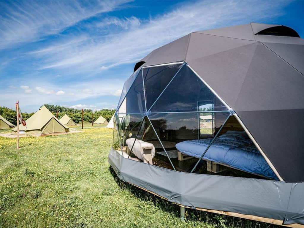 Impressie van de TinyParks Cast Away Dome voor 4 personen op het natuureiland Tiengemeten