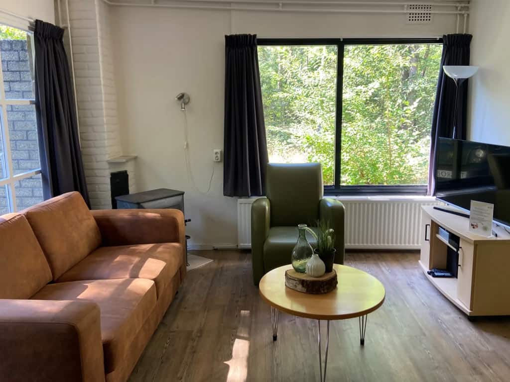 Impressie van de woonkamer in de 4-persoons RCN de Noordster Pluto bungalow in Dwingeloo