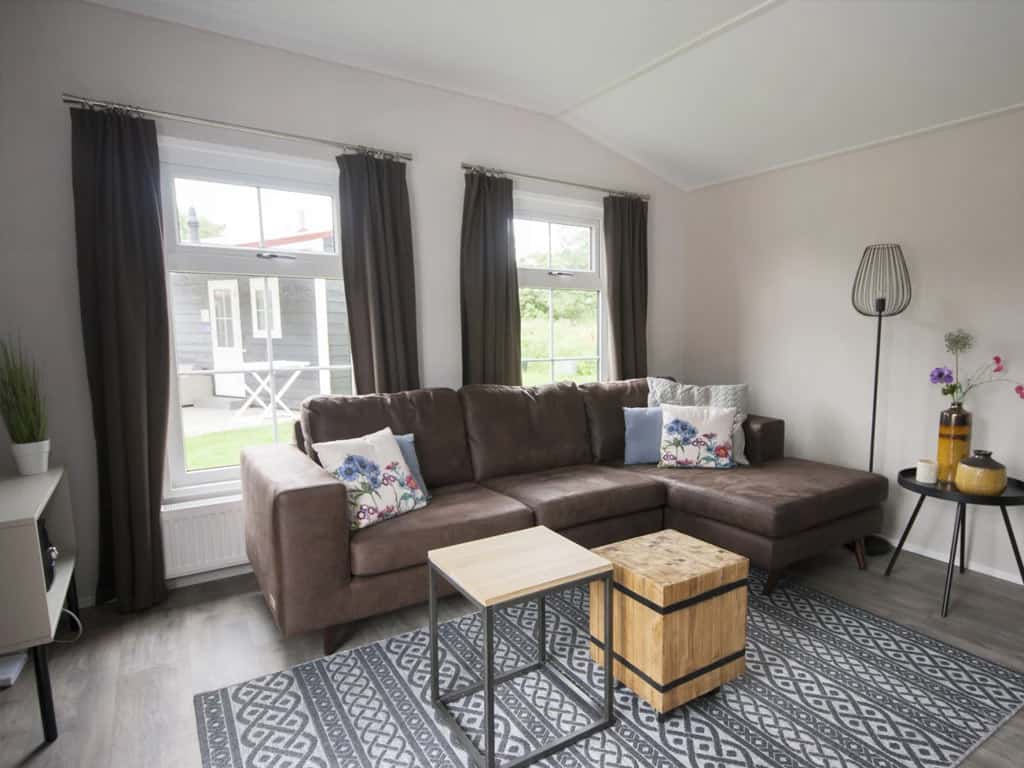 Impressie van de woonkamer in het 4-persoons chalet Ouddorp bij RCN Toppershoedje
