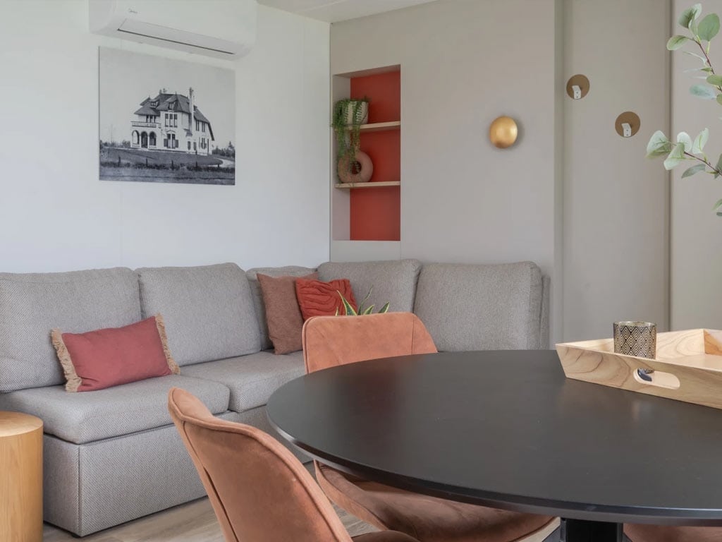 Impressie van de woonkamer in het 4-persoons chalet Reehorst op RCN het Grote Bos