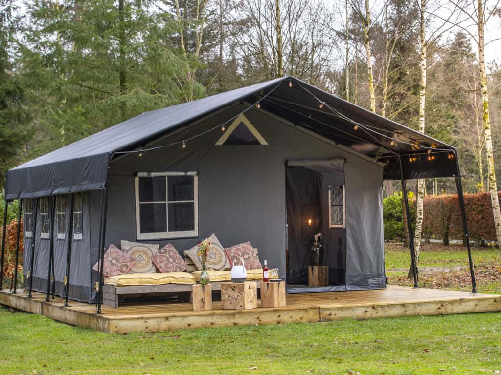 Impressie van de glampingtent Veluwse Bos voor 4 personen op RCN de Jagerstee in Epe