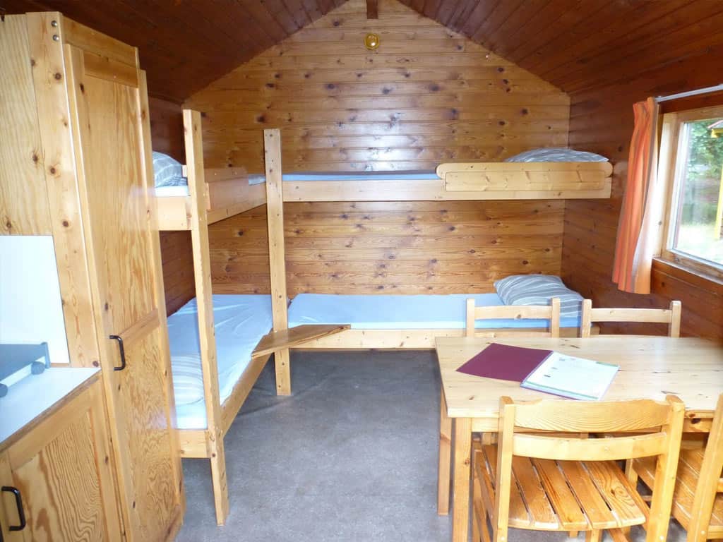 Impressie van de ruimte in de 4-persoons trekkershut op vakantiepark en camping Witterzomer in Assen, Drenthe
