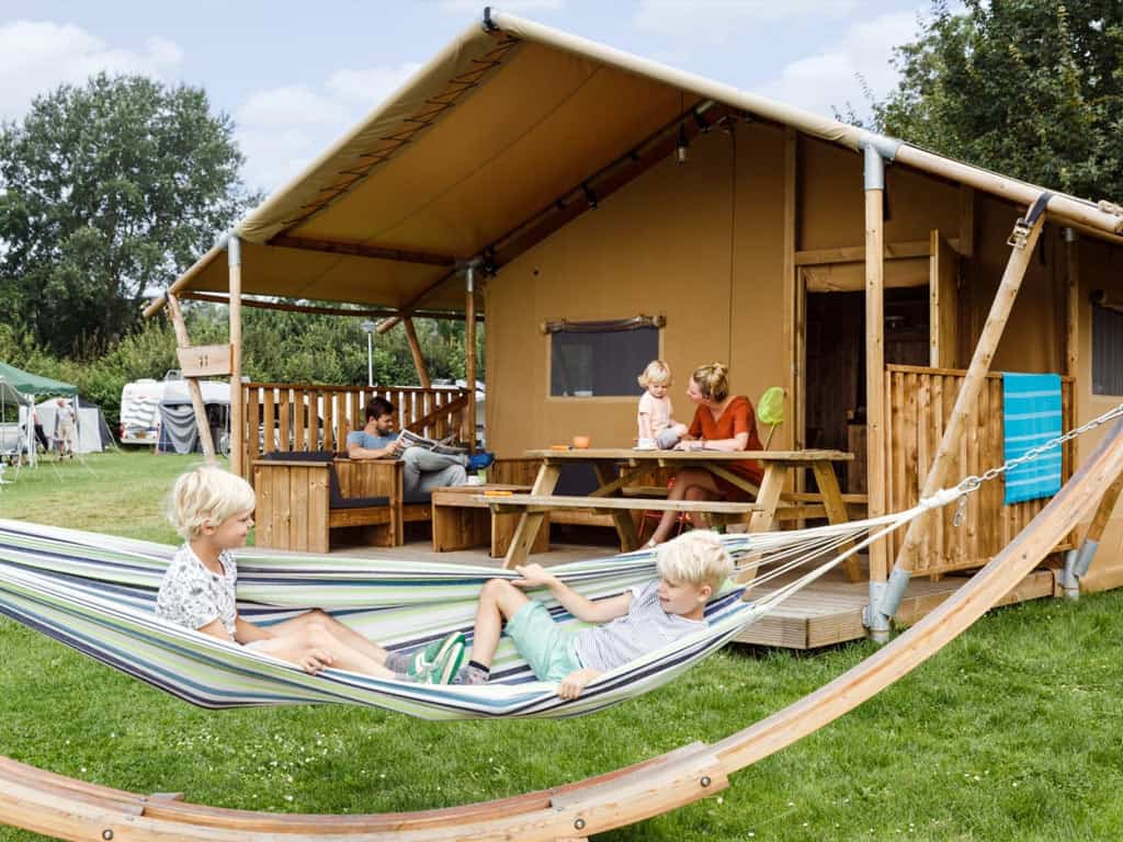 Impressie van safaritent Woody voor 5 personen bij RCN Zeewolde in Flevoland