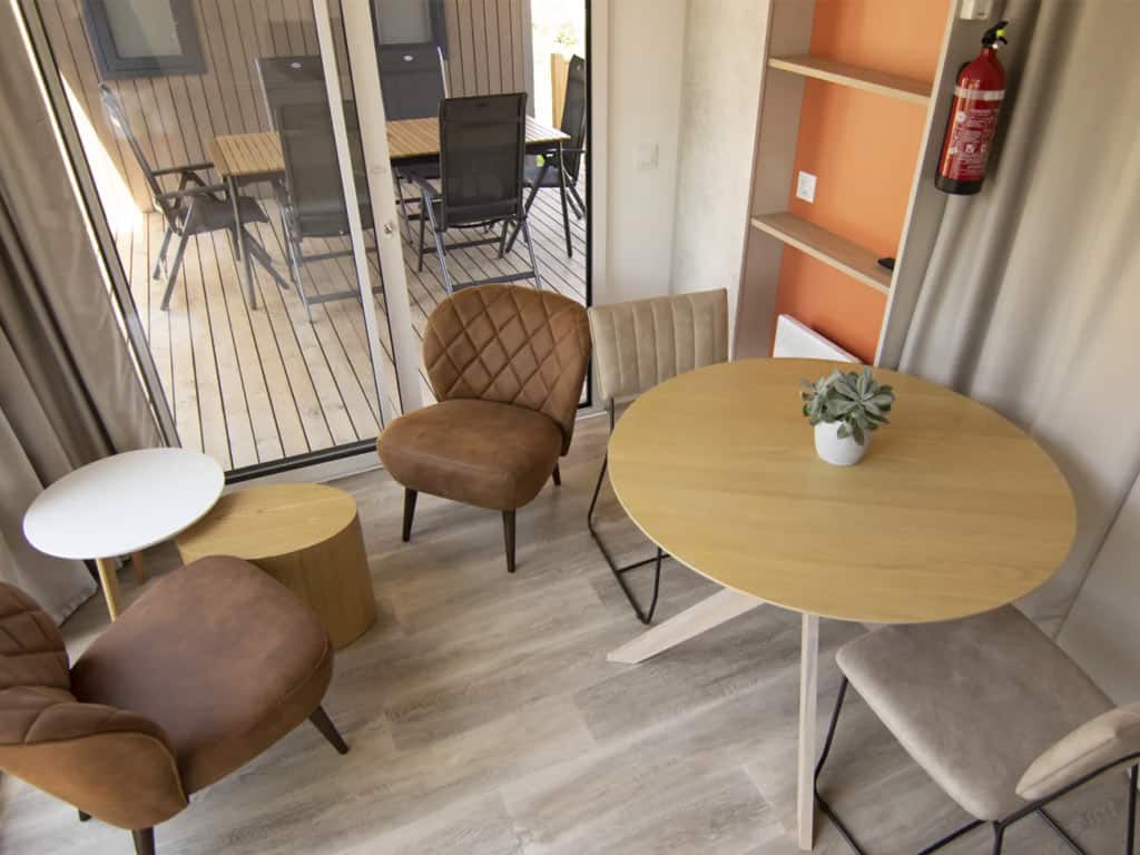 Impressie van een van de woonkamers in het 6-persoons duo chalet de Lepelaar bij RCN Zeewolde
