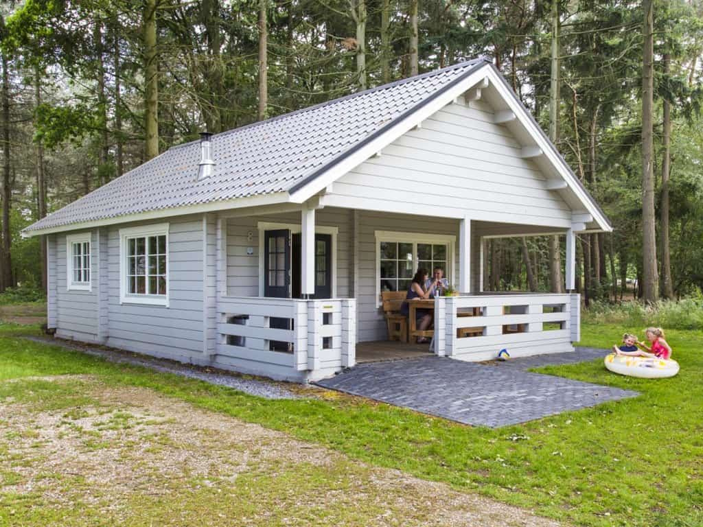 Impressie van de Finse lodge voor 6 personen op RCN de Flaasbloem in Chaam