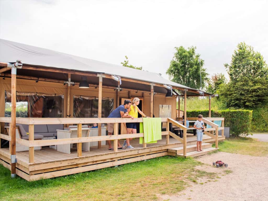 Impressie van safaritent Duindoorn voor 8 personen bij RCN Toppershoedje in Ouddorp