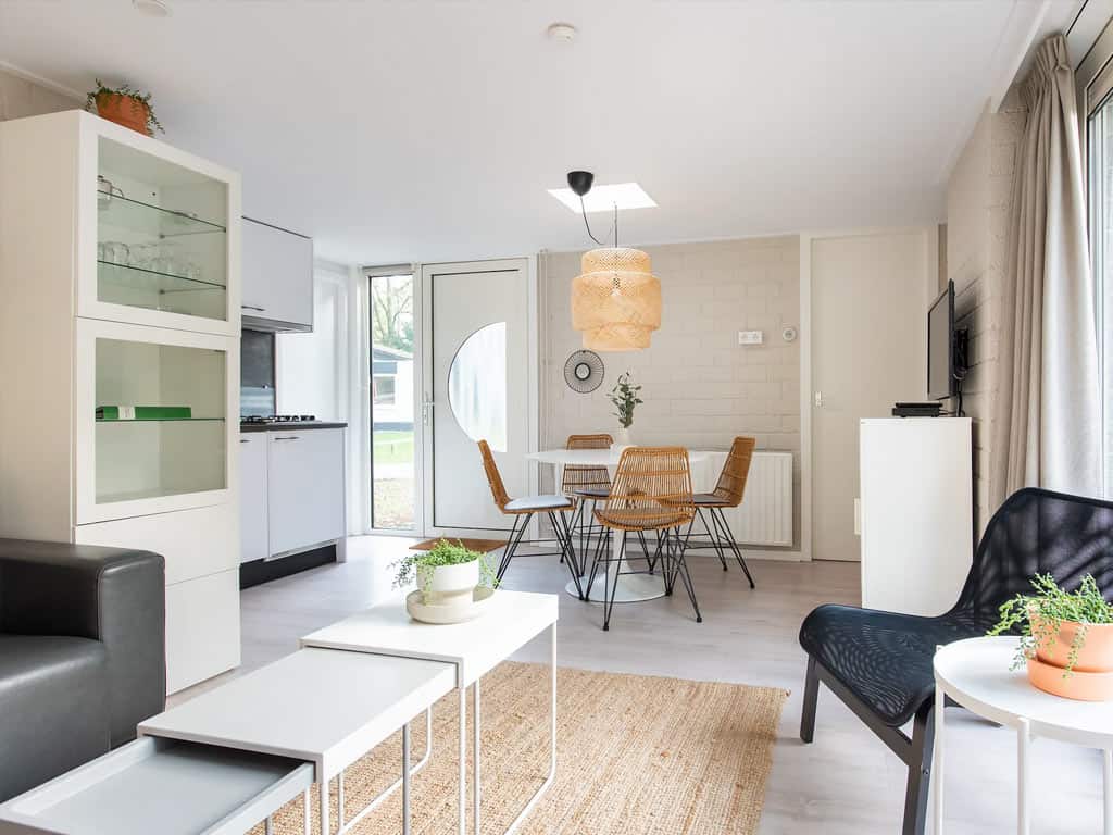Impressie van de inrichting van de 2-persoons bungalow Comfort 2A op vakantiepark Summio Parcs de Berkenhorst