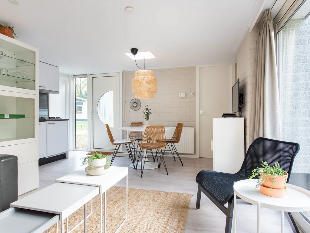 Impressie van de inrichting van de 4-persoons bungalow Comfort 4B op vakantiepark Summio Parcs de Berkenhorst