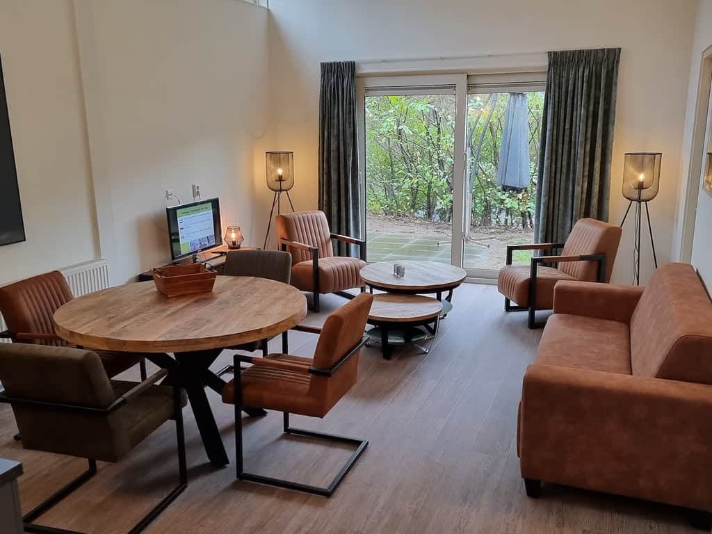 Impressie van de inrichting van de 4-persoons bungalow Comfort Sauna 4 op vakantiepark Summio Parcs de Berkenhorst