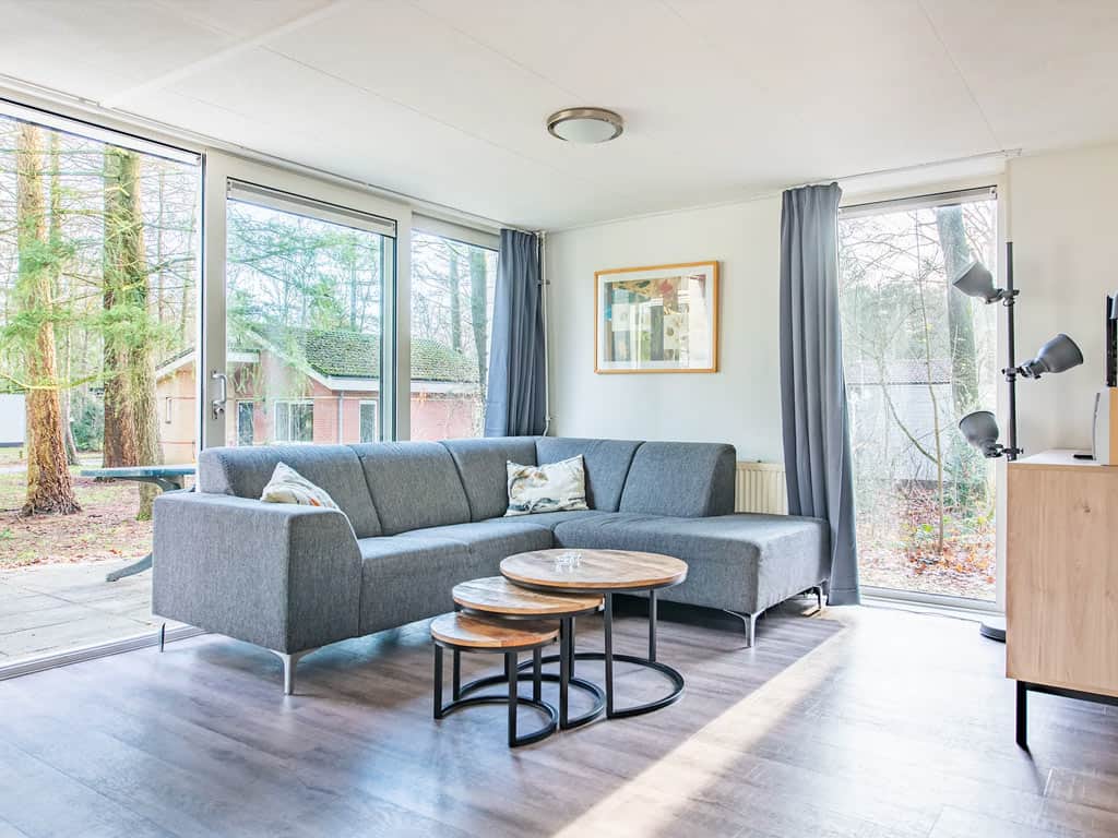 Impressie van de inrichting van de 6-persoons bungalow Comfort 6A op vakantiepark Summio Parcs de Berkenhorst