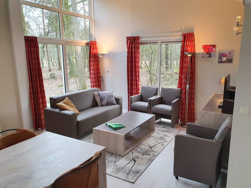 Impressie van de inrichting van de 6-persoons bungalow Comfort Sauna 6B op vakantiepark Summio Parcs de Berkenhorst
