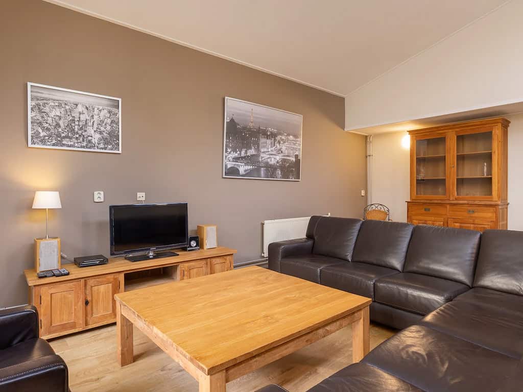 Impressie van de inrichting van de 8-persoons bungalow Comfort 8 op vakantiepark Summio Parcs de Berkenhorst
