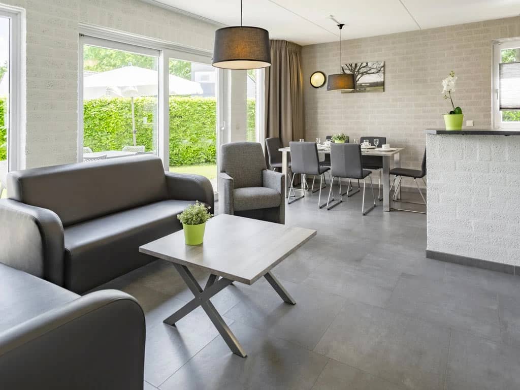 Impressie van de inrichting van een bungalow op Summio Bungalowpark De Riethorst