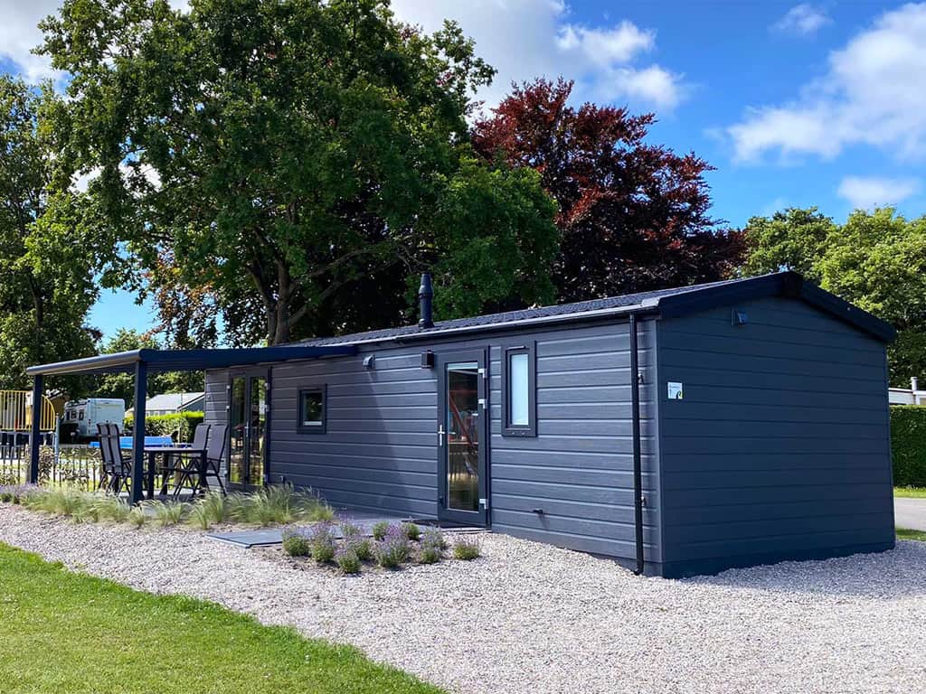 Impressie van het chalet Blauwborst voor 4 personen op Molecaten Park Waterbos in Rockanje