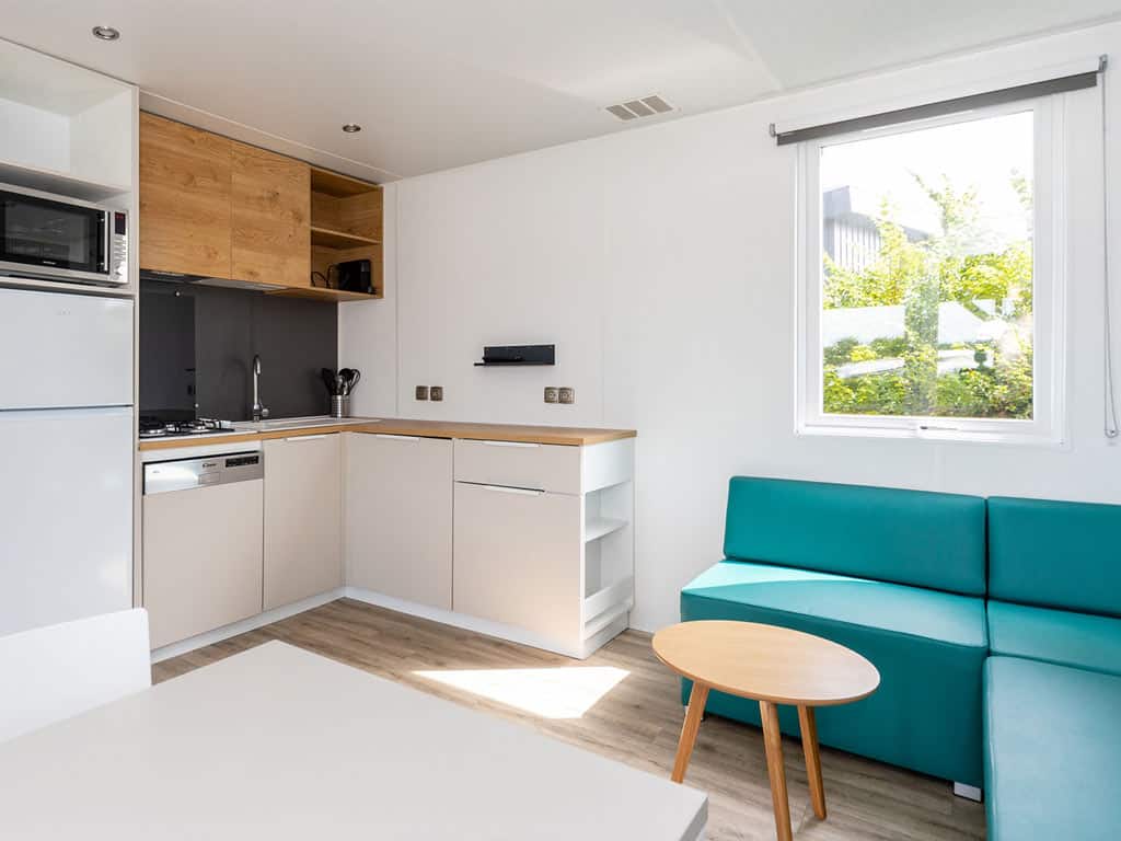 Impressie van het interieur in het 4-persoons chalet Rozemarijn Plus op Molecaten Park Noordduinen, Katwijk aan Zee