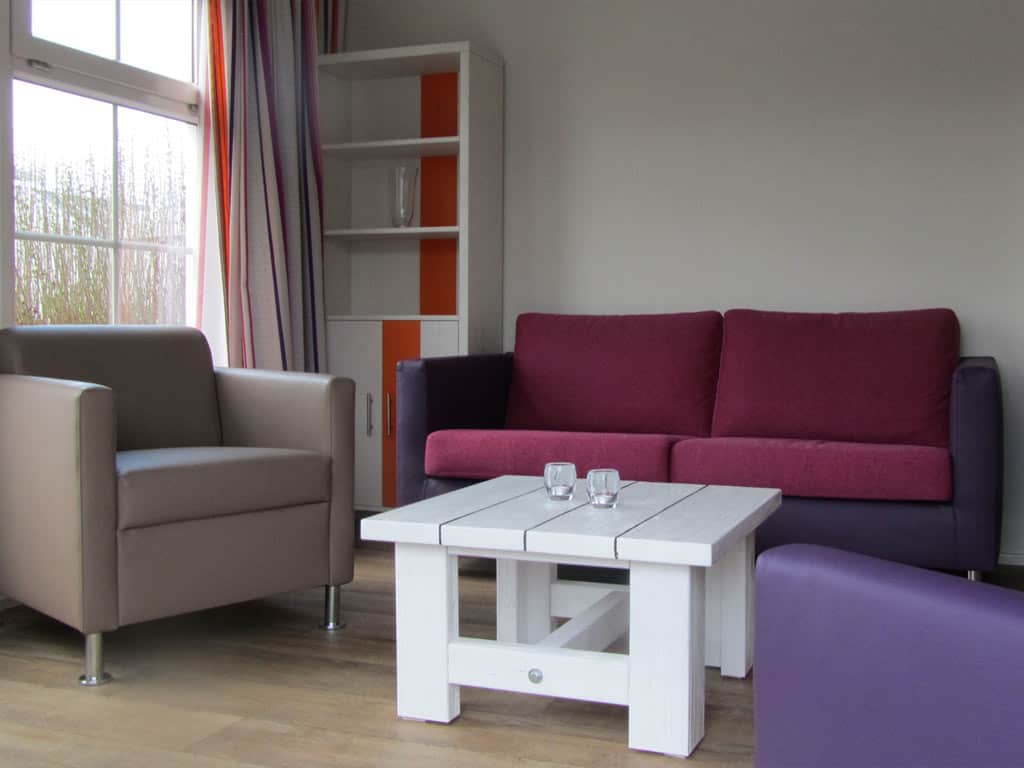 Impressie van het interieur van het 4-persoons chalet Strandjutter op camping Molecaten Park Hoogduin