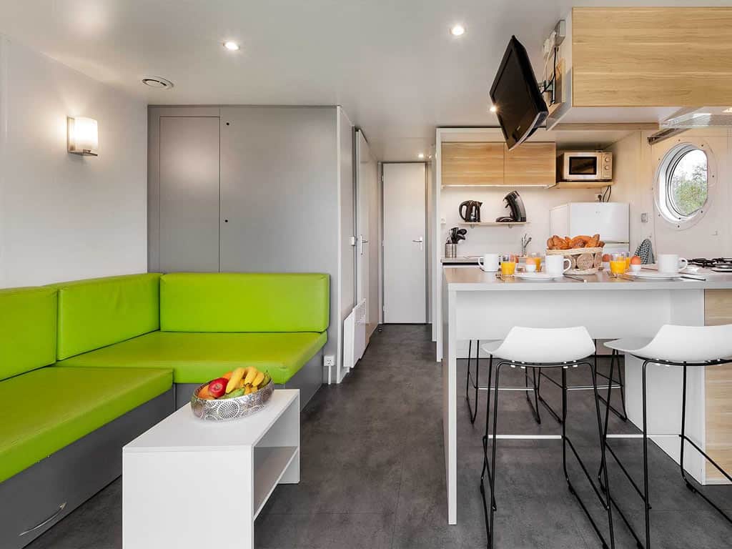 Impressie van het interieur van het 4-persoons chalet Waterjuffer op Molecaten Park Rondeweibos
