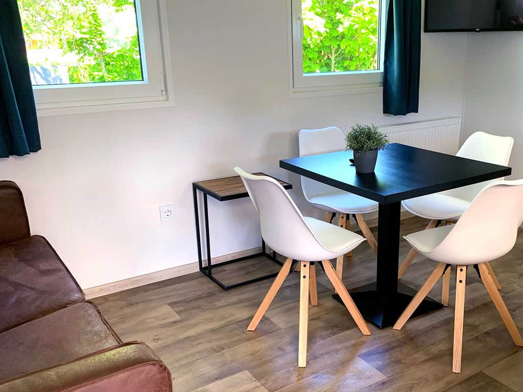 Impressie van het interieur van het 4-persoons chalet Zeebries op Molecaten Park Rondeweibos