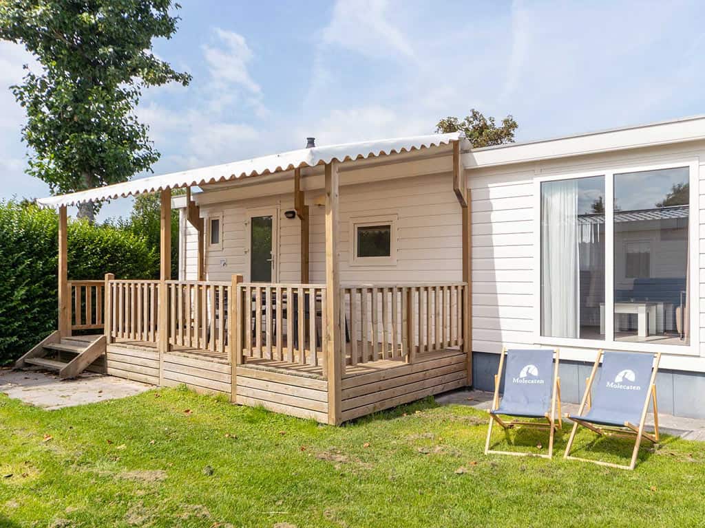 Impressie van het chalet Beachhome voor 5 personen bij camping Molecaten Park Hoogduin in Cadzand, Zeeland