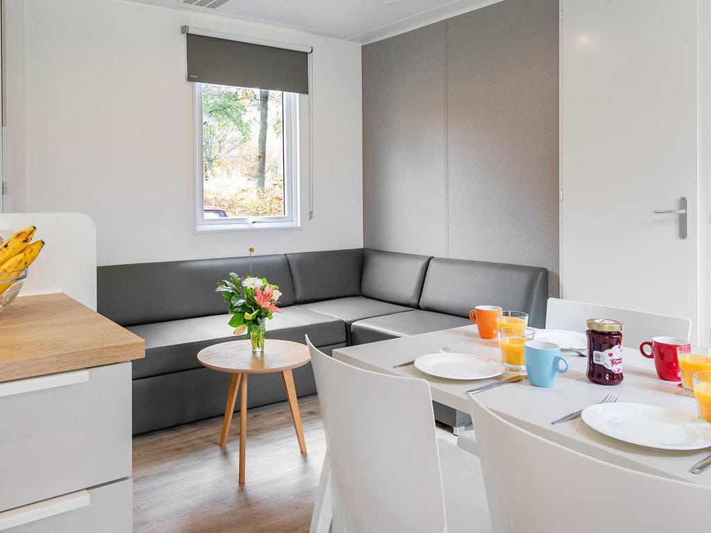 Impressie van het interieur in het 6-persoons chalet Klaproos op Molecaten Park Noordduinen, Katwijk aan Zee