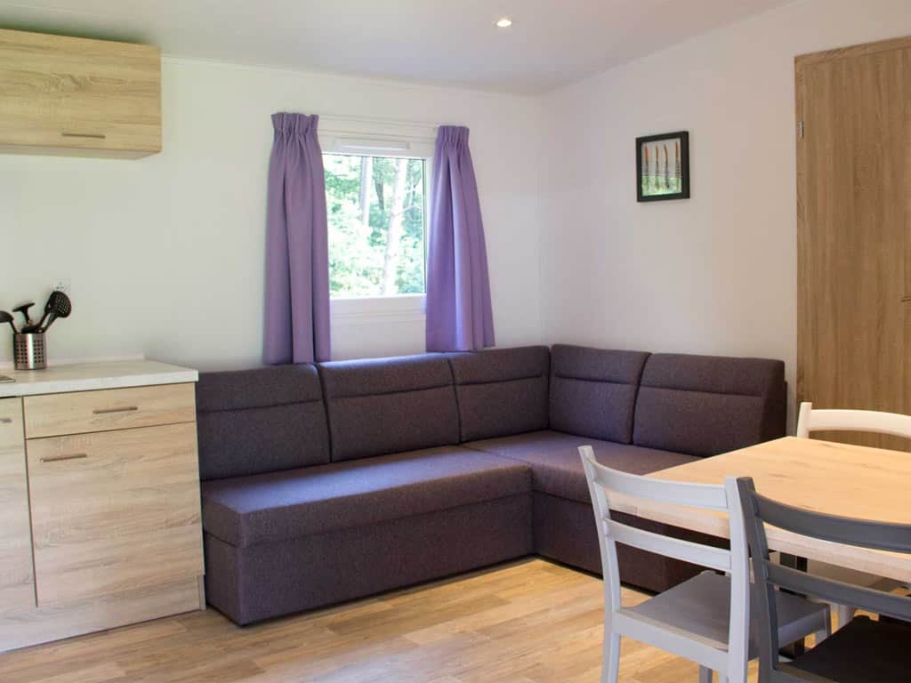 Impressie van het interieur van het 6-persoons chalet Pimpernel op Molecaten Park Rondeweibos