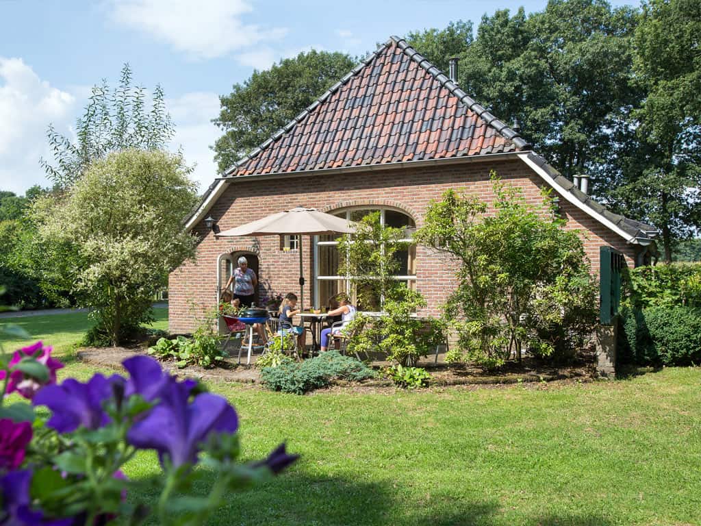 Impressie van boerderij Het Jachthuis, een vakantiehuis voor 8 personen op Ardoer Camping De Noetselerberg in Nijverdal