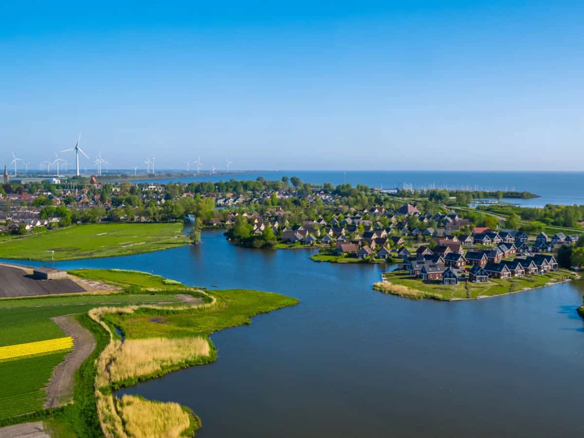 Impressie van het vakantiepark EuroParcs IJsselmeer in Medemblik, het voormalige Bungalowpark Zuiderzee