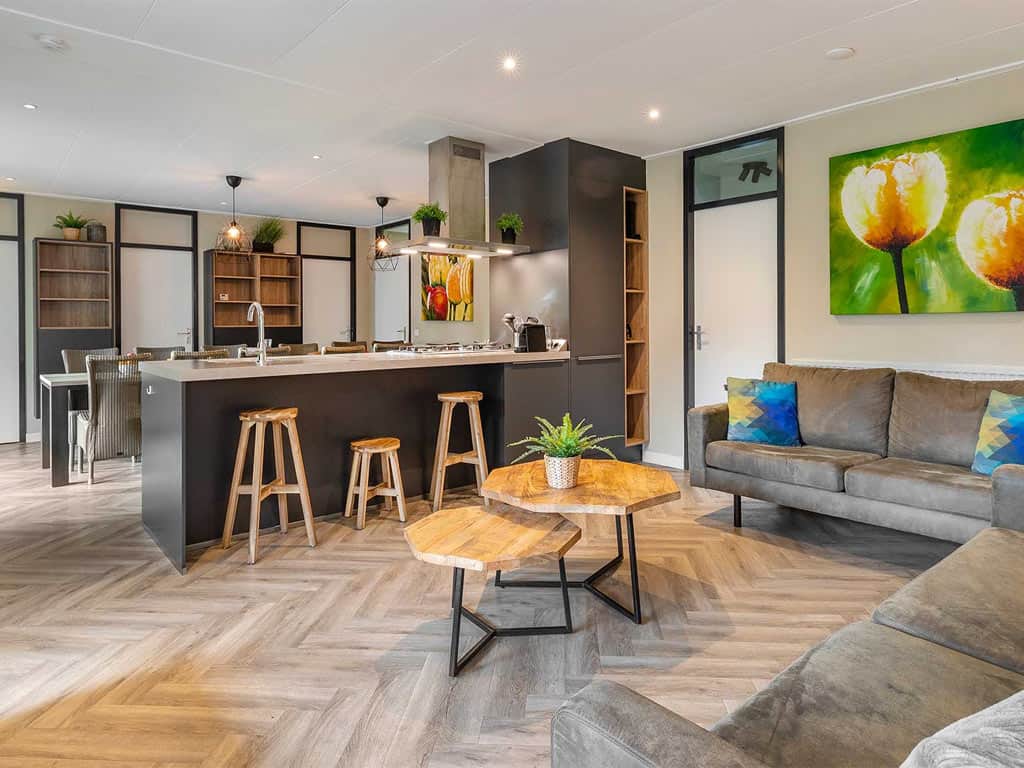Impressie van het interieur in het 12-persoons vakantiehuis Hattem op Molecaten Park De Leemkule
