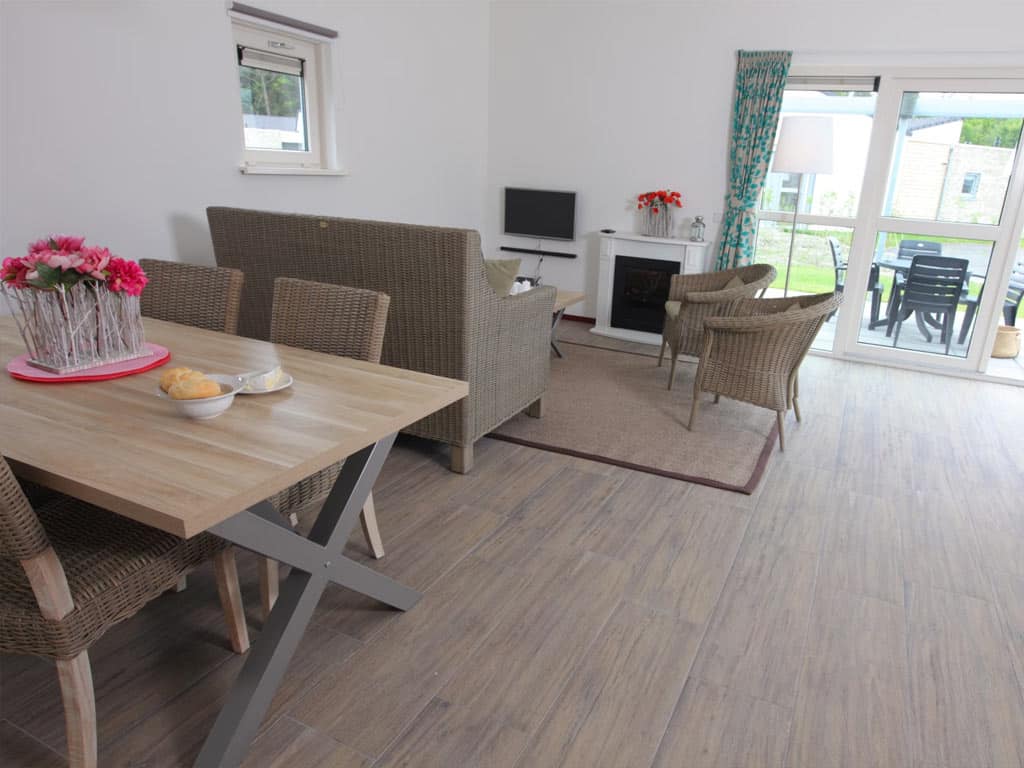 Impressie van de inrichting van de 4-persoons bungalow Schilpbanck 4 op Roompot Kustpark Texel