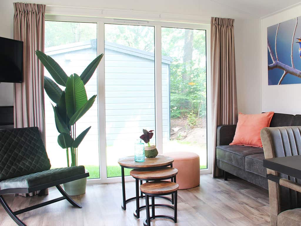 Impressie van het interieur in het 4-persoons chalet Blauwborst op Molecaten Park Flevostrand