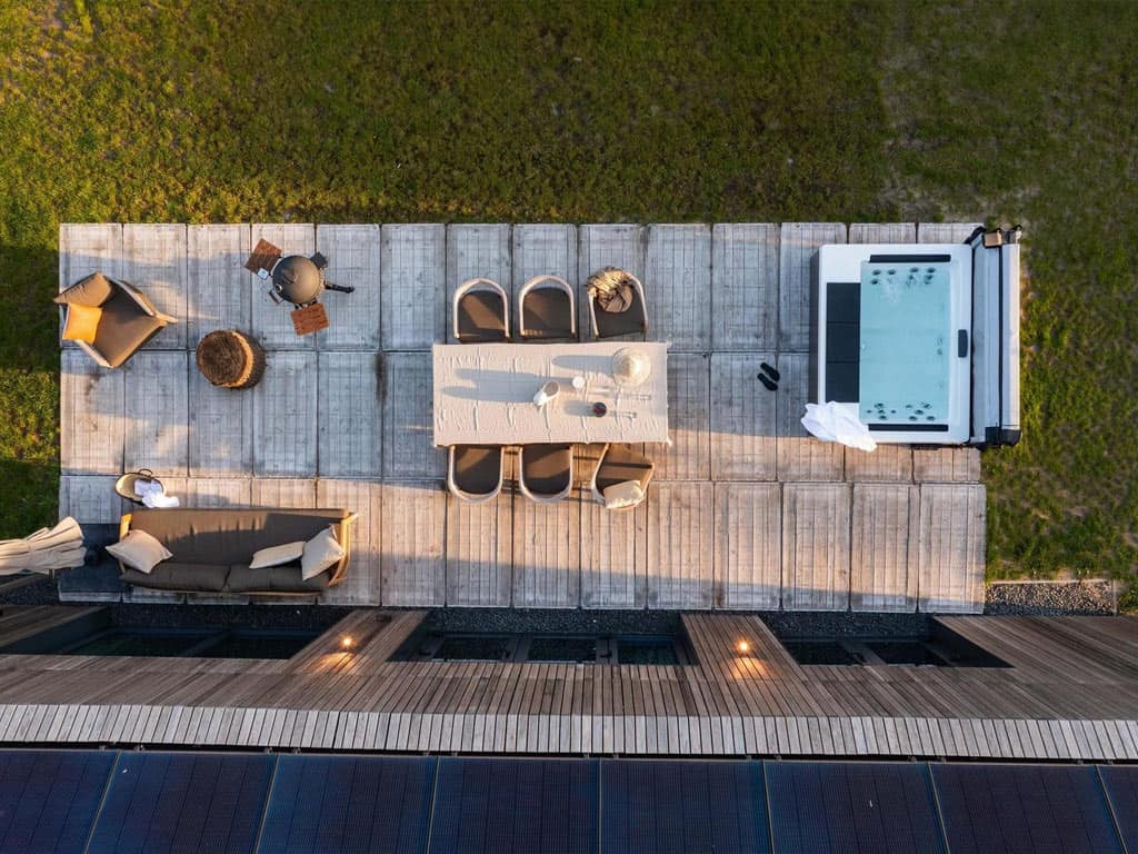 Impressie van de luxe Unbrick One met jacuzzi voor 4 personen op vakantiepark Roodewoud in Rolde, Drenthe