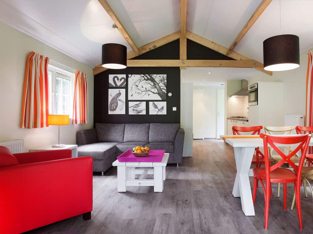 Impressie van het interieur in het 4-persoons vakantiehuisje Sprengen op Molecaten Park De Leemkule