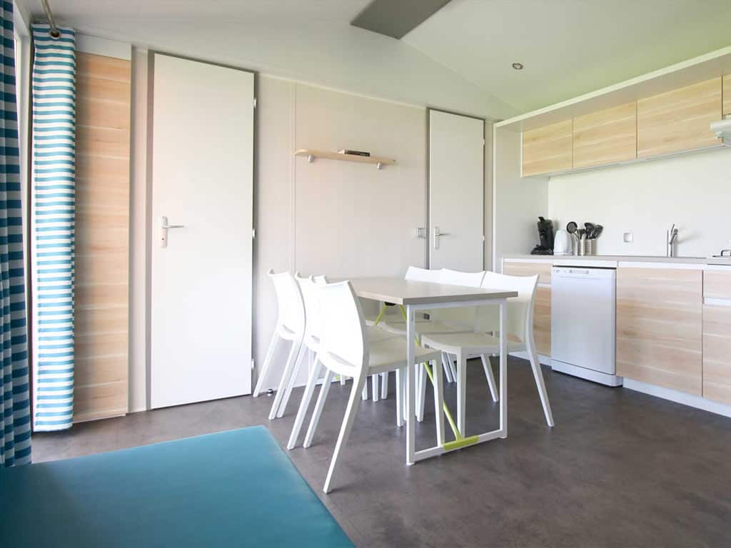 Impressie van het interieur in het 6-persoons Lupine chalet op Molecaten Park Bosbad Hoeven