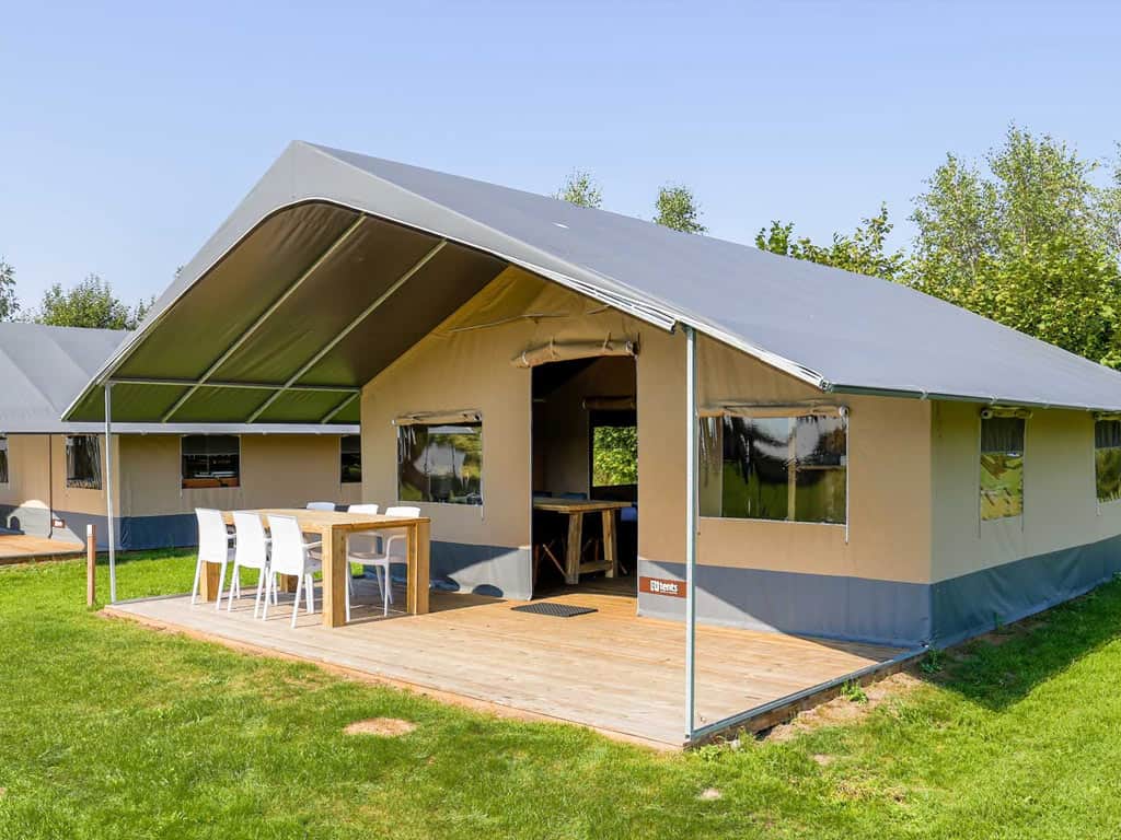 Impressie van de Hunebed tent voor 6 personen op Molecaten park Kuierpad in Wezuperbrug, Drenthe