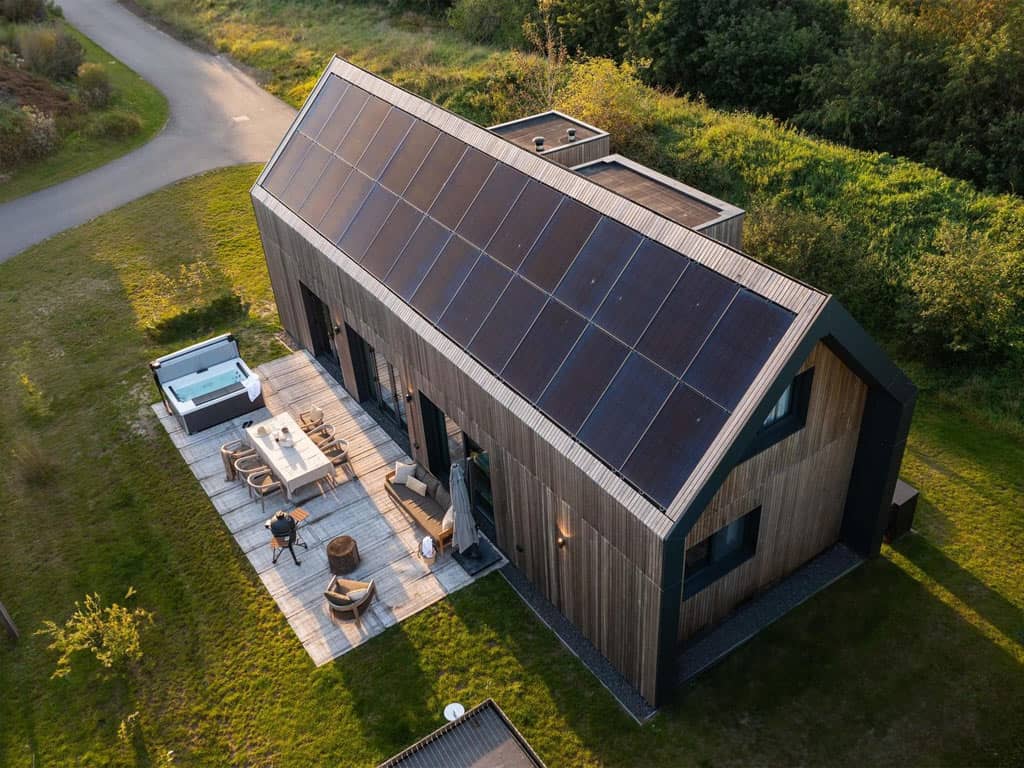Impressie van de luxe Unbrick One met jacuzzi en sauna voor 6 personen op vakantiepark Roodewoud in Rolde, Drenthe