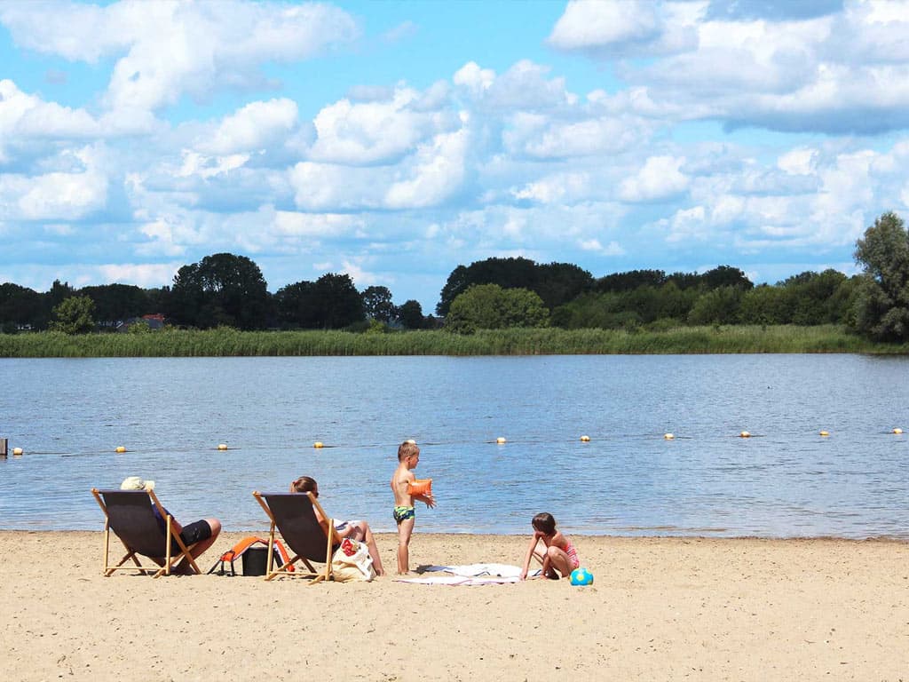 Impressie van de Agnietenplas waar Molecaten Park De Agnietenberg in Zwolle is te vinden