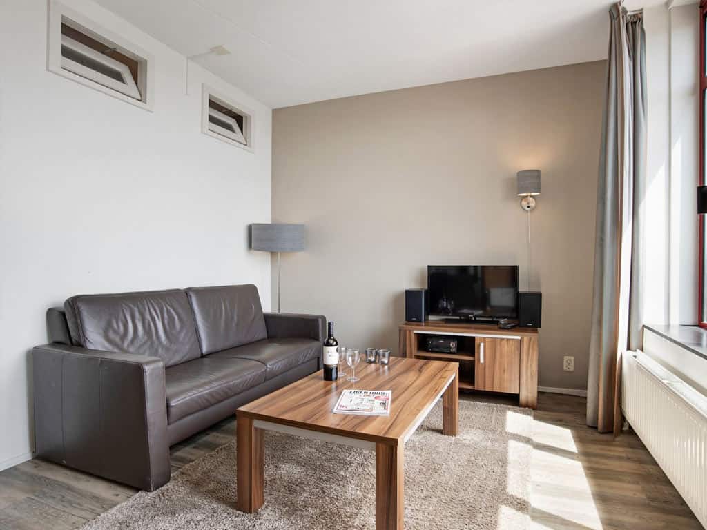 Impressie van de woonkamer in het luxe 4-persoons appartement 4LA op Landal Waterparc Veluwemeer in Biddinghuizen