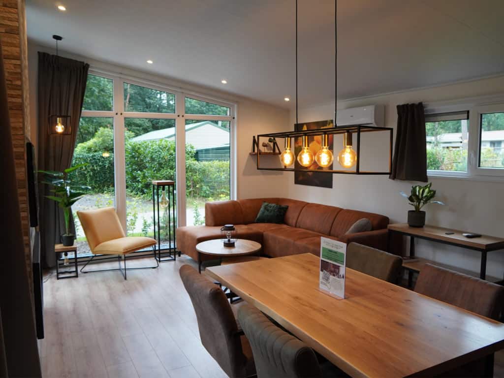 Impressie van het interieur van het 4-persoons chalet Heidehoeve XL MiVa op vakantiepark De Rimboe & De Woeste Hoogte