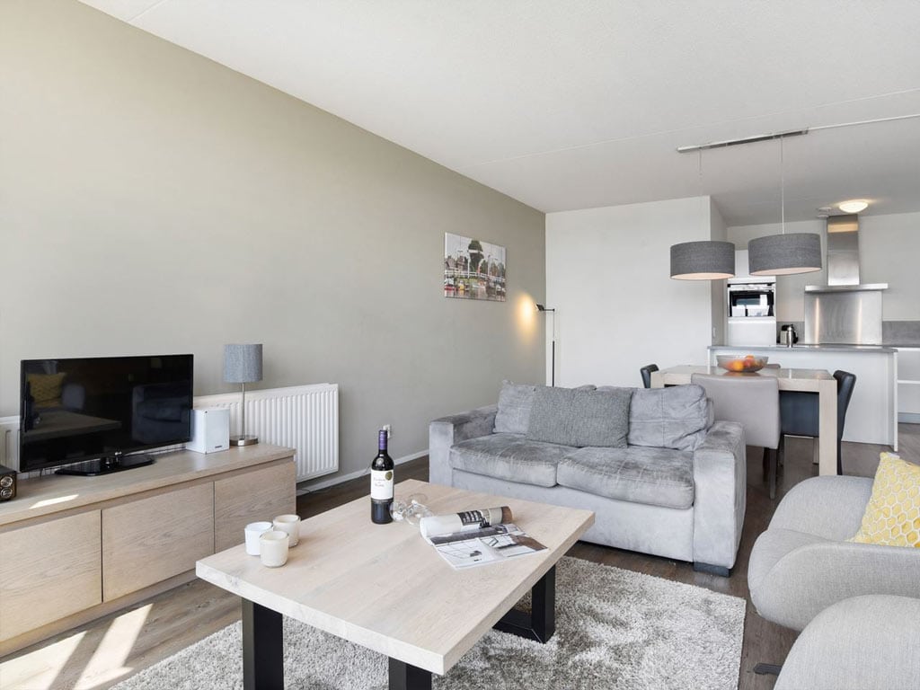 Impressie van de woonkamer in het 6-persoons appartement 6BEA op Landal Waterparc Veluwemeer in Biddinghuizen