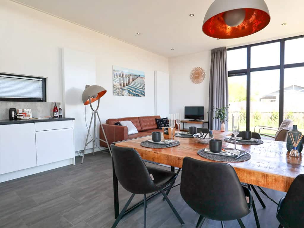 Impressie van de inrichting van het 6-persoons chalet Cube Maximaal Plus 6 op EuroParcs Bad Hoophuizen