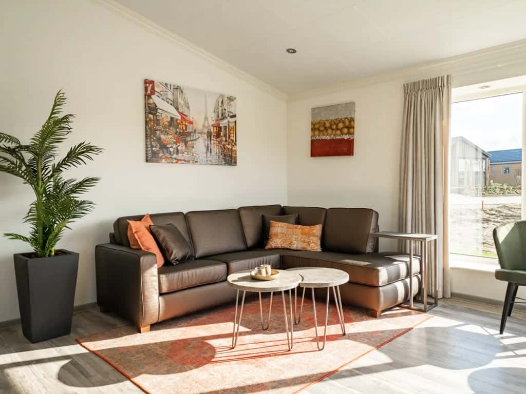 Impressie van de inrichting van het 6-persoons chalet Velthorst Waterfront 6 op EuroParcs De Kraaijenbergse Plassen