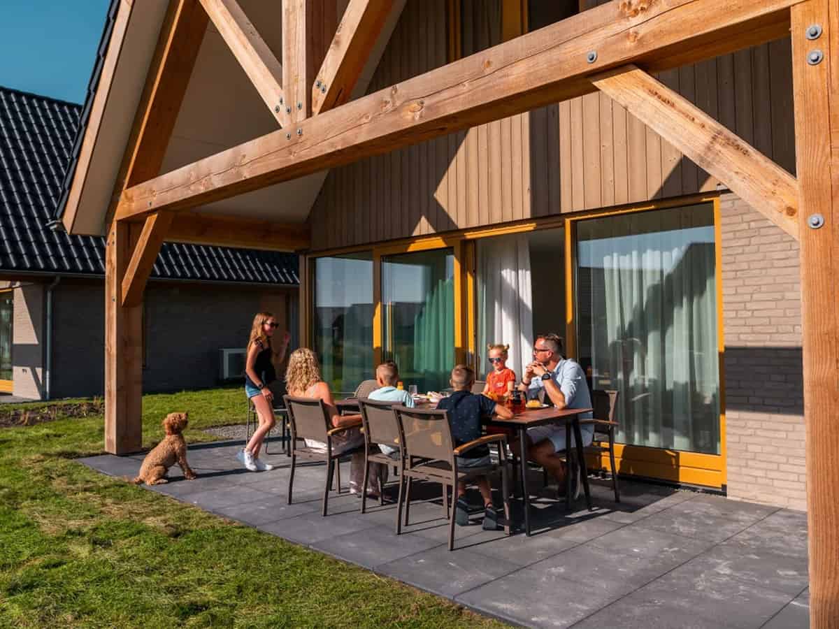 Impressie van een luxe vakantiehuis in Cadzand-Bad, op vakantiepark EuroParcs Cadzand op Zeeuws-Vlaanderen