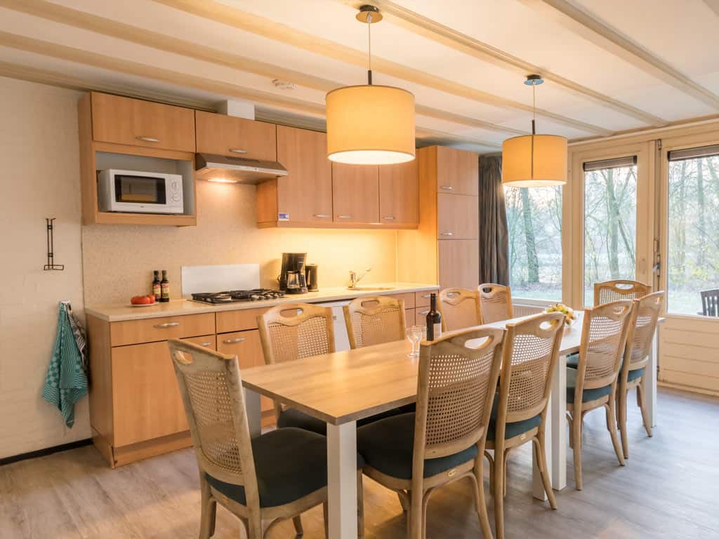 Impressie van de inrichting van Roompot Klein Vink bungalow KV10, een huisje voor 10 personen in Arcen