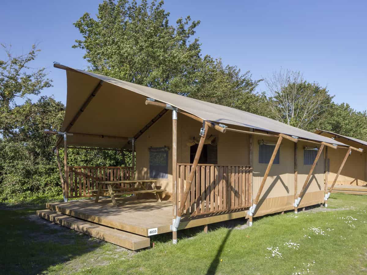Impressie van Safaritent 4 op Roompot Bospark ‘t Wolfsven, een ingerichte tent voor 4 personen in Mierlo Noord-Brabant