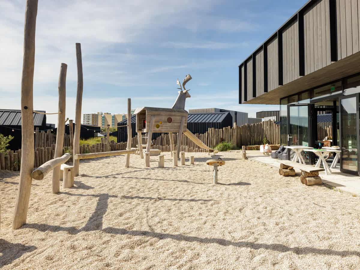 Impressie van de speeltuin op vakantiepark Roompot Zandvoort