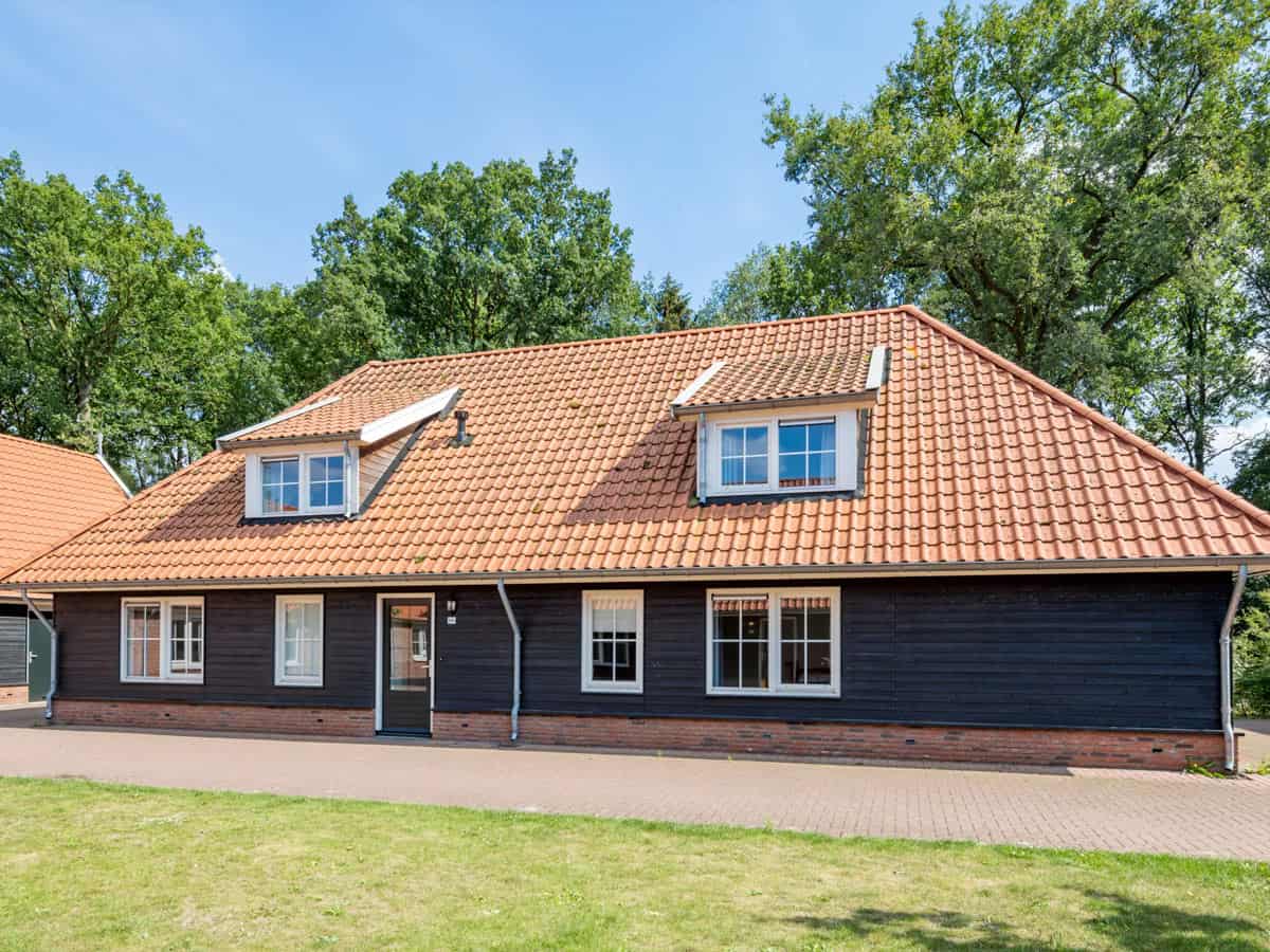 Impressie van de aangepaste bungalow Twentse Hoeve 14, een huisje voor 14 personen op Roompot Recreatiepark De Tolplas in Hoge Hexel